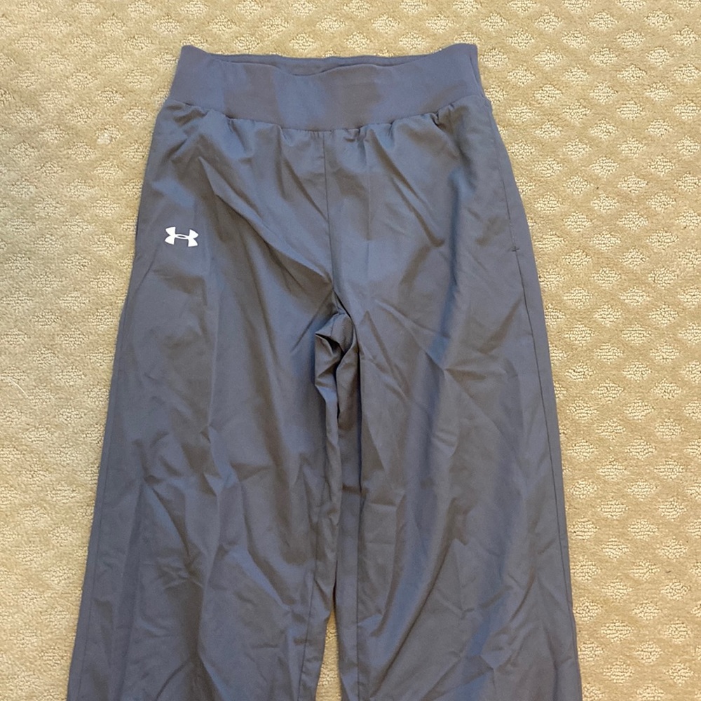 NWT Womens Underarmour Gray Sweatpants. XS